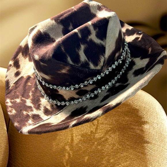 Black and White Cow Print Hat - Picture 3 of 5
